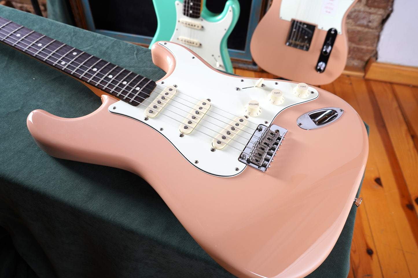 Fender Made in Japan Hybrid 60's Stratocaster - Flamingo Pink (2.El)