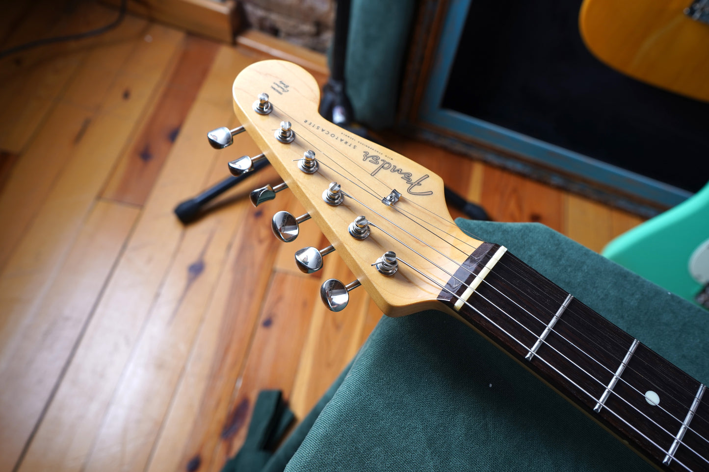 Fender Made in Japan Hybrid 60's Stratocaster - Flamingo Pink (2.El)