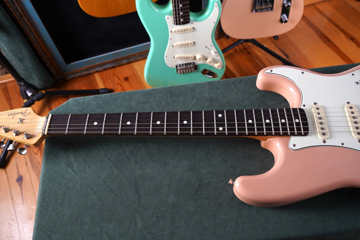 Fender Made in Japan Hybrid 60's Stratocaster - Flamingo Pink (2.El)