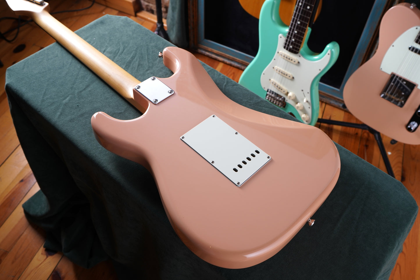 Fender Made in Japan Hybrid 60's Stratocaster - Flamingo Pink (2.El)