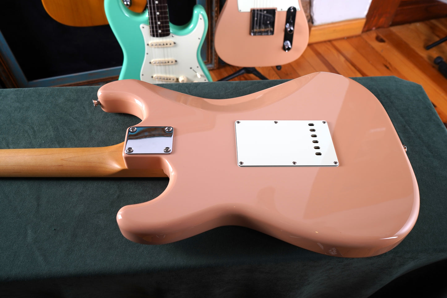 Fender Made in Japan Hybrid 60's Stratocaster - Flamingo Pink (2.El)