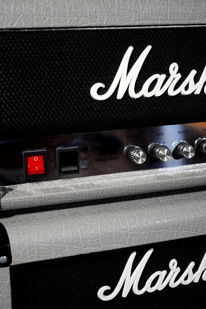 Marshall Silver Jubilee 2525H-E + Marshall 2512 Kabin (2. El)