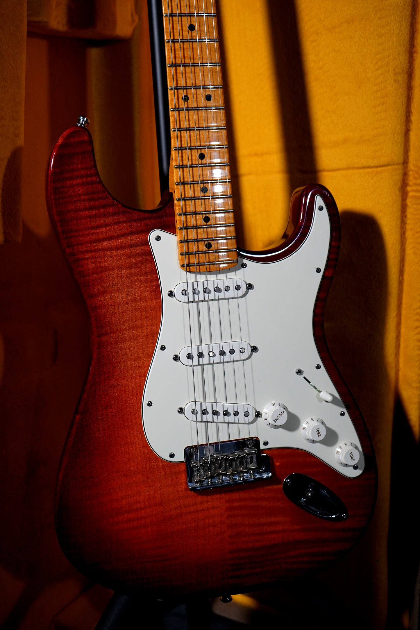 Fender Select Stratocaster Dark Cherry Burst (2.El)