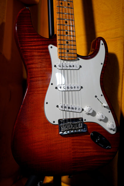 Fender Select Stratocaster Dark Cherry Burst (2.El)