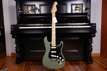 Fender American Professional Stratocaster Elektro Gitar - Olive Green (2.El)