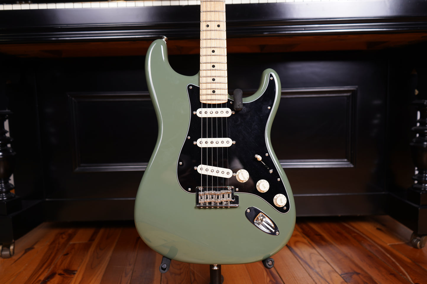 Fender American Professional Stratocaster Elektro Gitar - Olive Green (2.El)