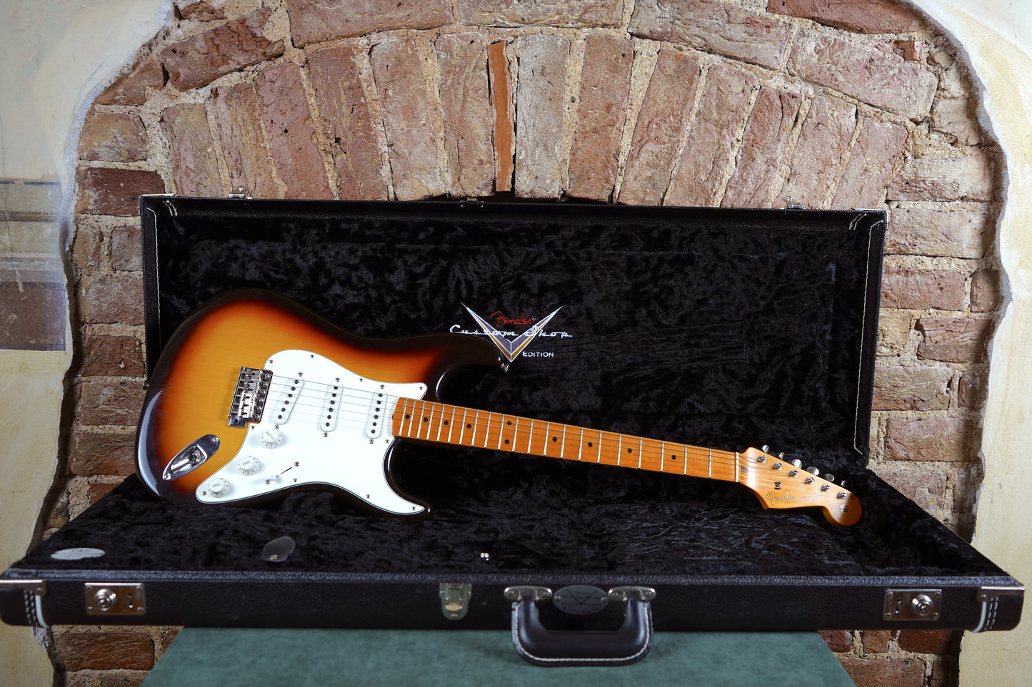 Fender Custom Shop '59 Stratocaster Closet Classic Elektro Gitar - 3 Tone Sunburst (2.El)