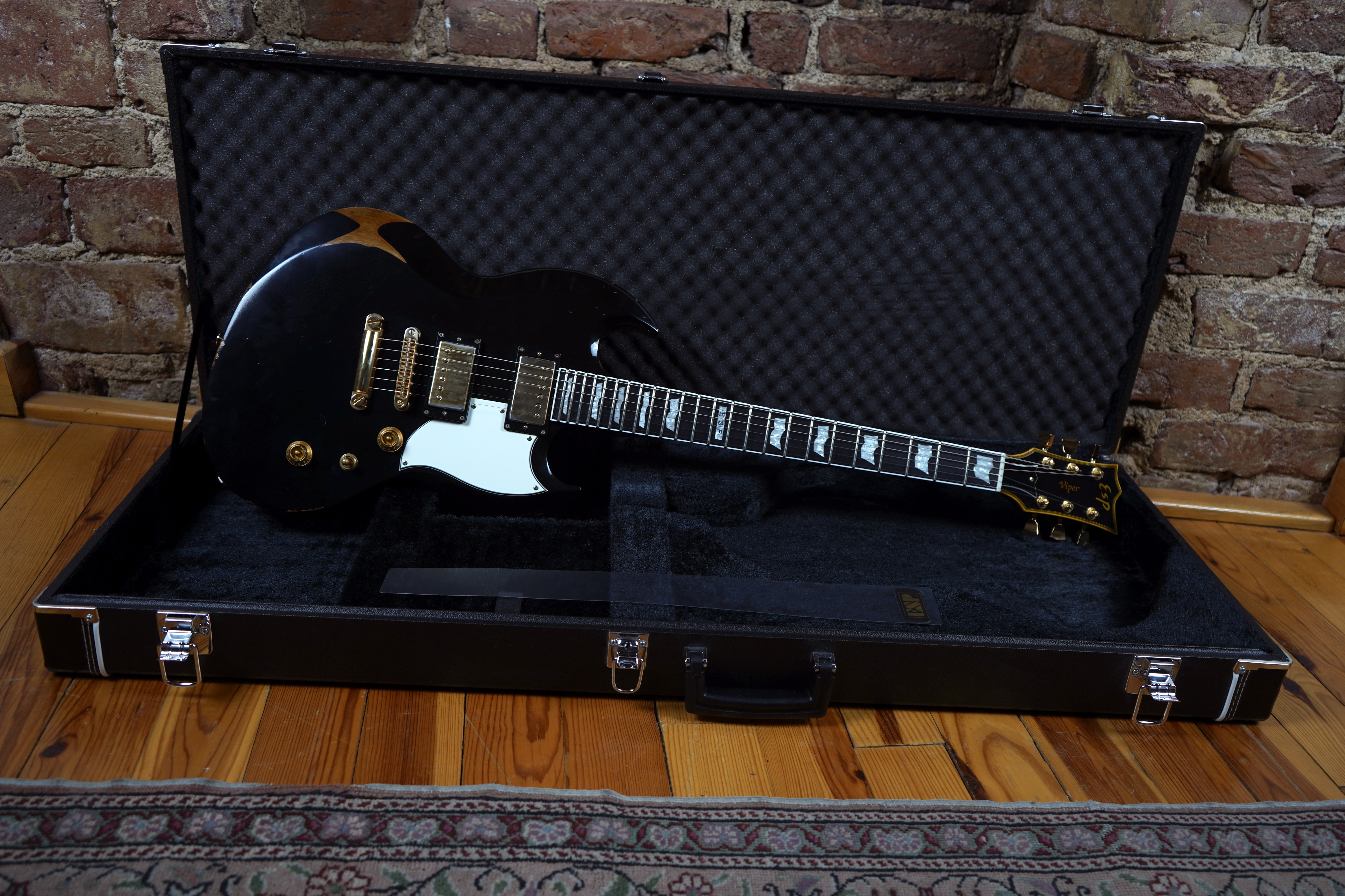 ESP Viper-II Distressed - Black (2.El) – Kıvılcım Müzik