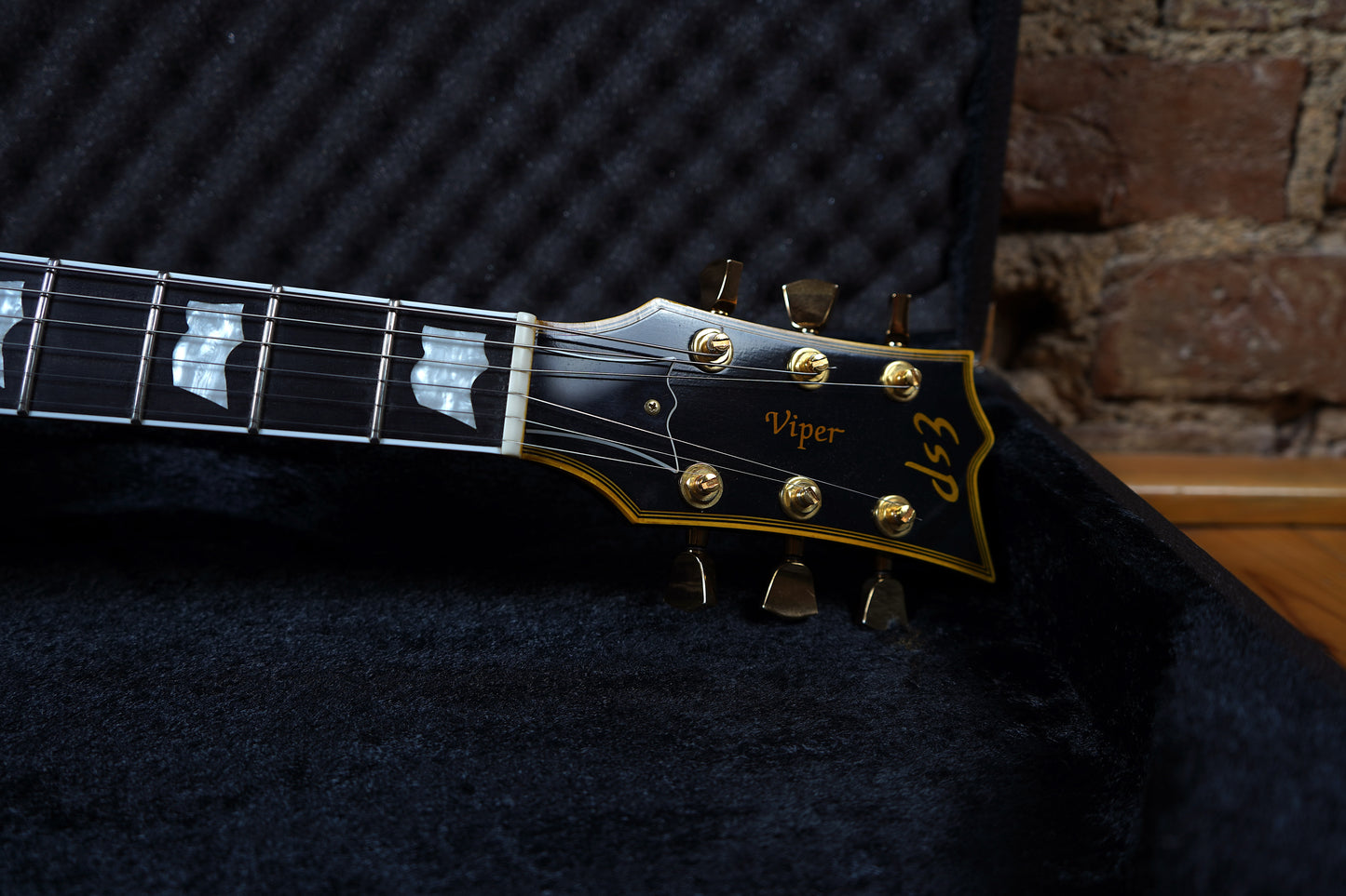 ESP Viper-II Distressed - Black (2.El)