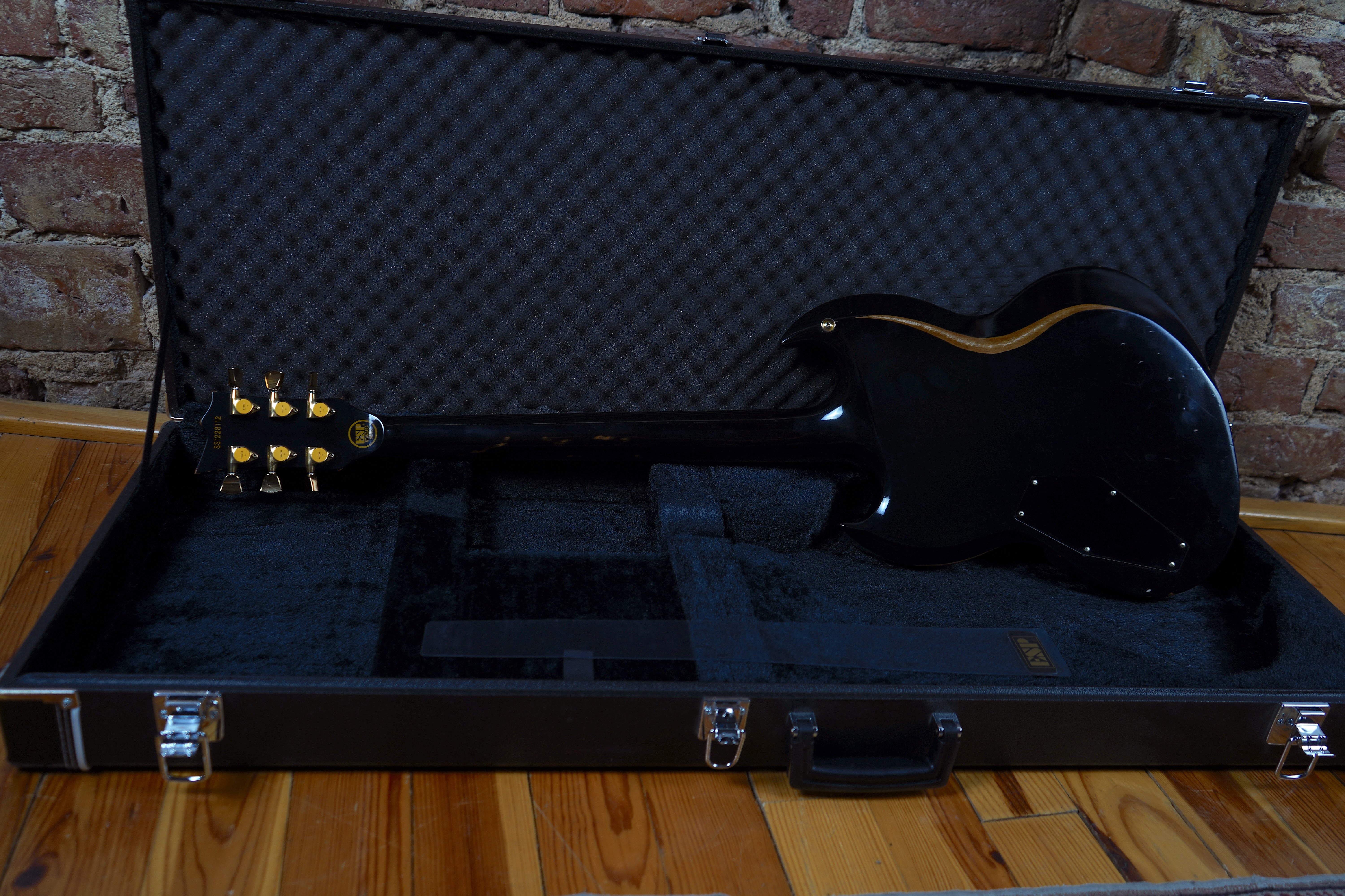 ESP Viper-II Distressed - Black (2.El) – Kıvılcım Müzik