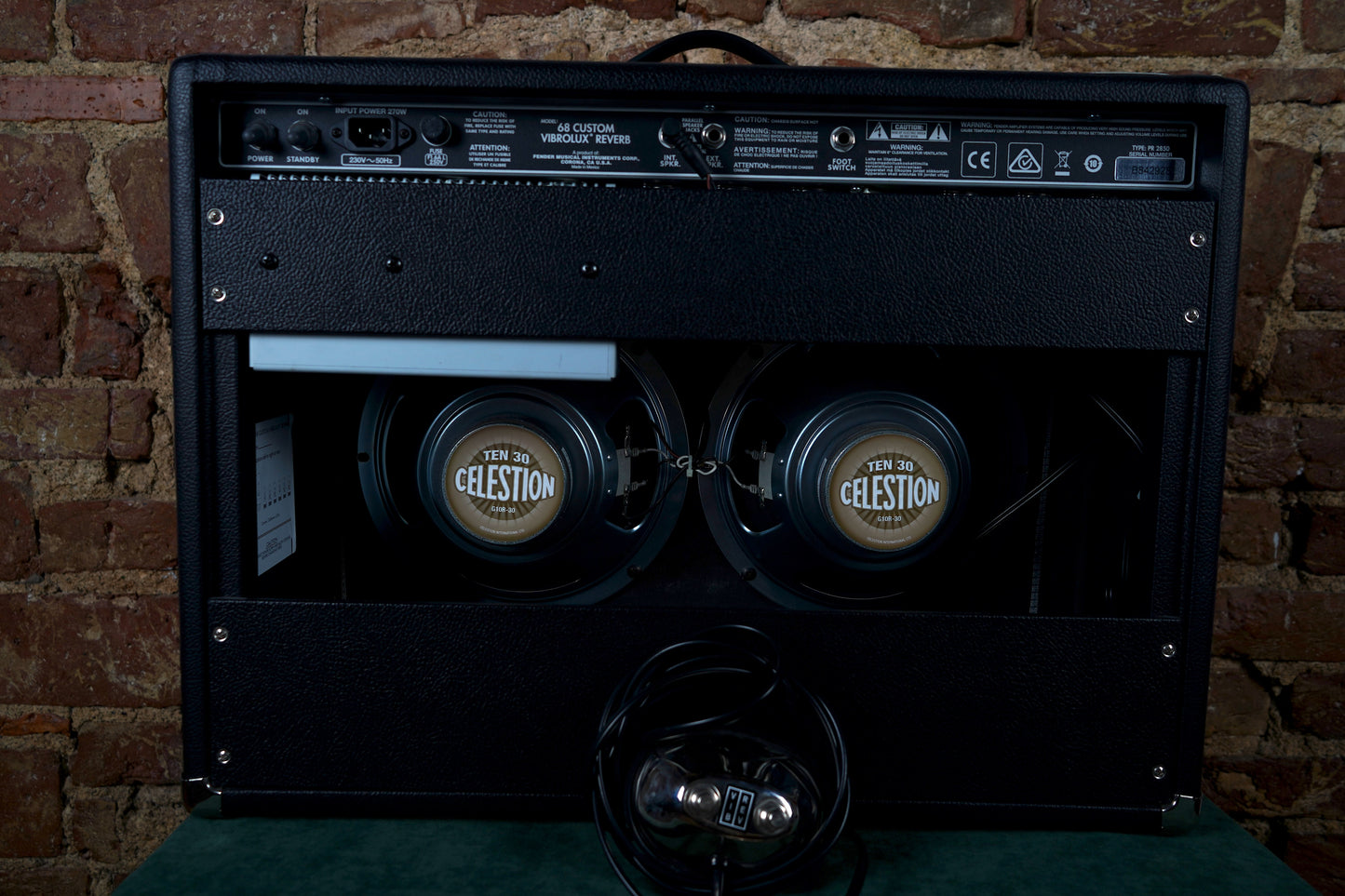 Fender '68 Custom Vibrolux Reverb Elektro Gitar Amfisi (2.El)