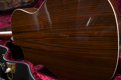 Taylor 214ce DLX w/Hardcase (2.El)