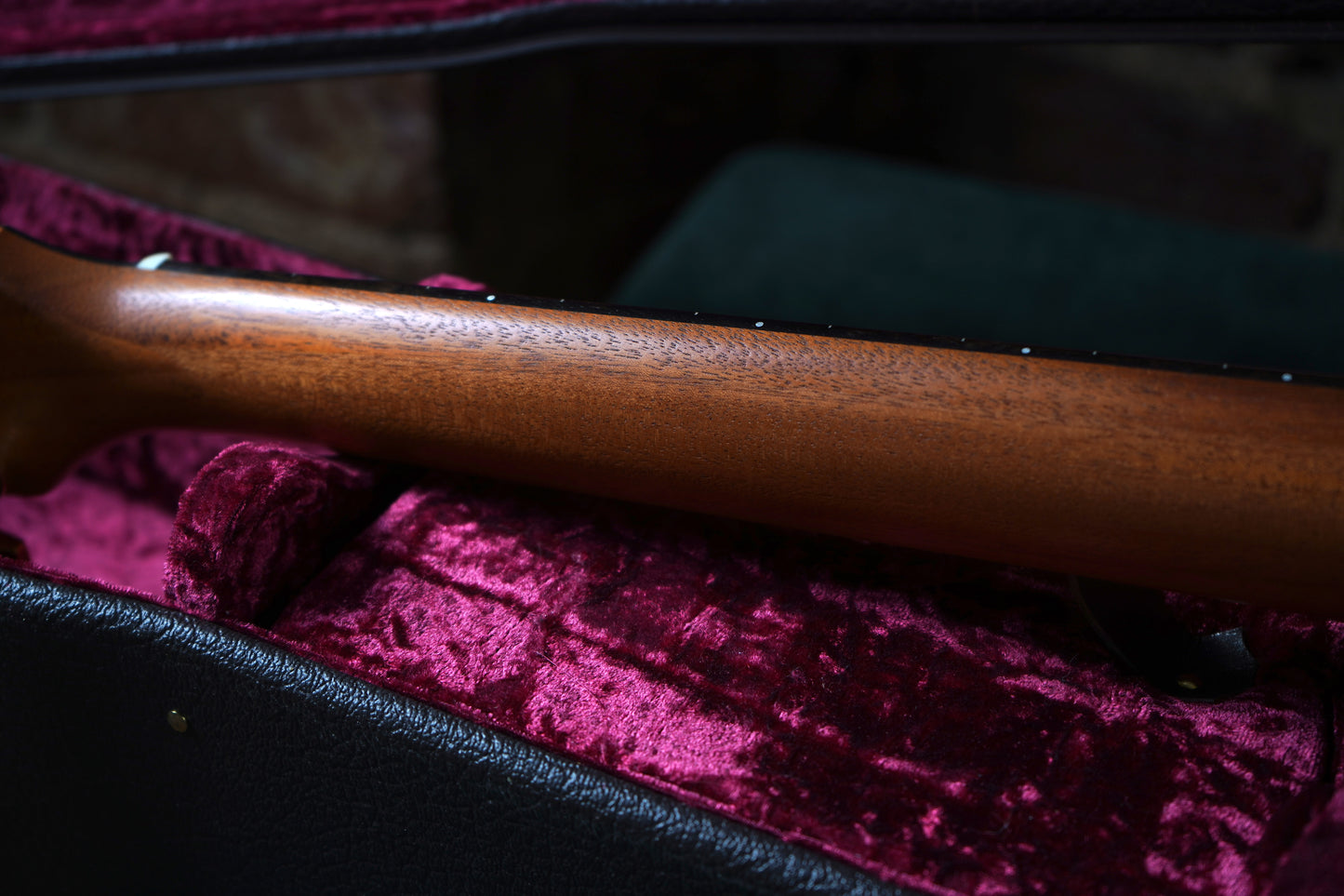 Taylor 214ce DLX w/Hardcase (2.El)