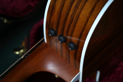 Taylor 214ce DLX w/Hardcase (2.El)